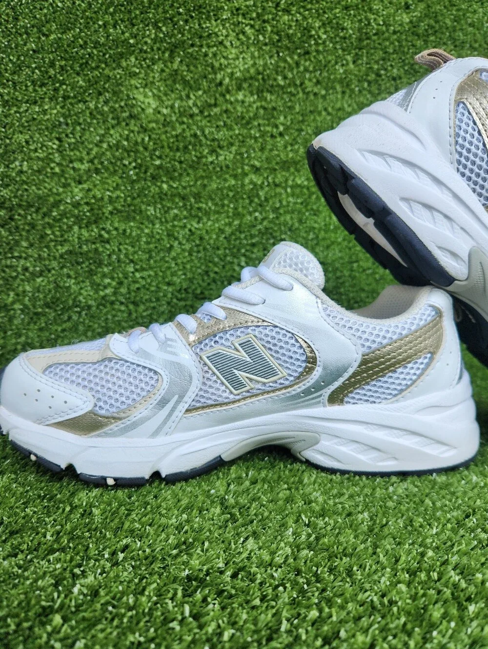 New Balance Big Girls Running White Metallic Gold Sneakers Shoes Size 5 Youth